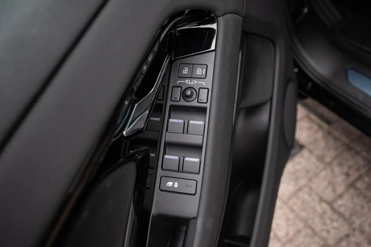 1.5 P270e PHEV PANO MERIDIAN ADAPTIVE CRUISE LEDER