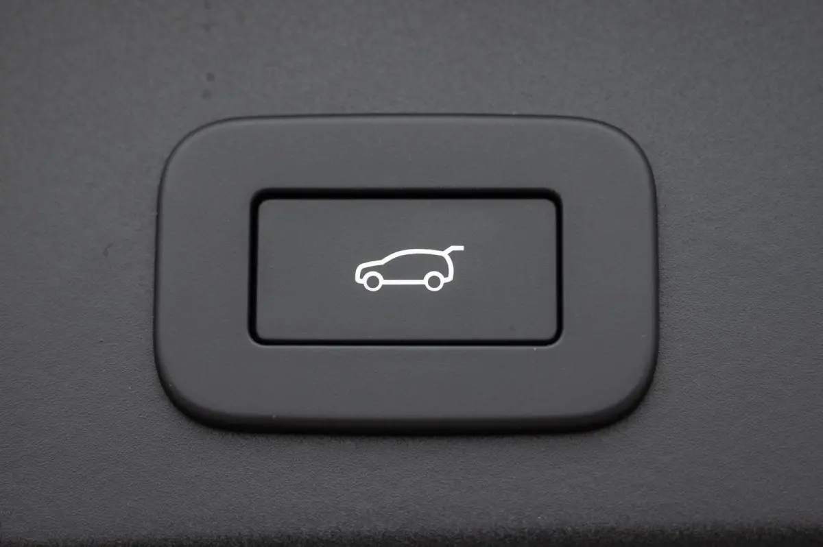 1.5 P270e PHEV PANO MERIDIAN ADAPTIVE CRUISE LEDER