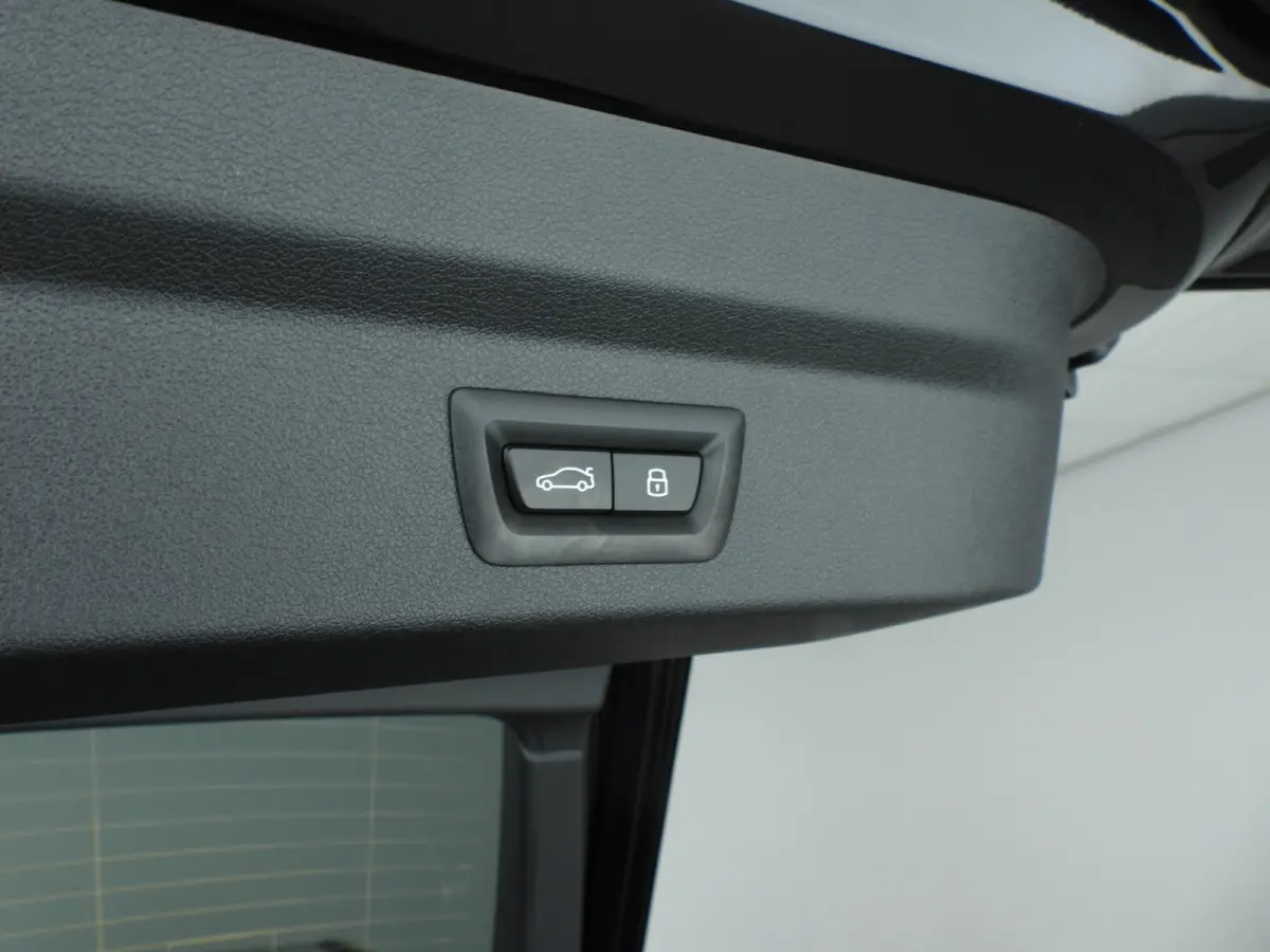 sDrive20i | M-Sportpakket | LED | Leder | Navigatie | Sportstoelen | Stoelverwarming | DAB | Alu 19 inch