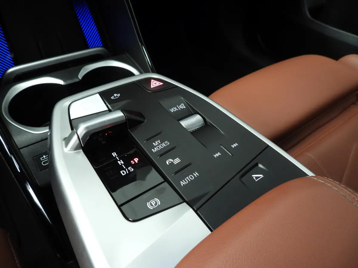 sDrive20i | M-Sportpakket | LED | Leder | Navigatie | Sportstoelen | Stoelverwarming | DAB | Alu 19 inch