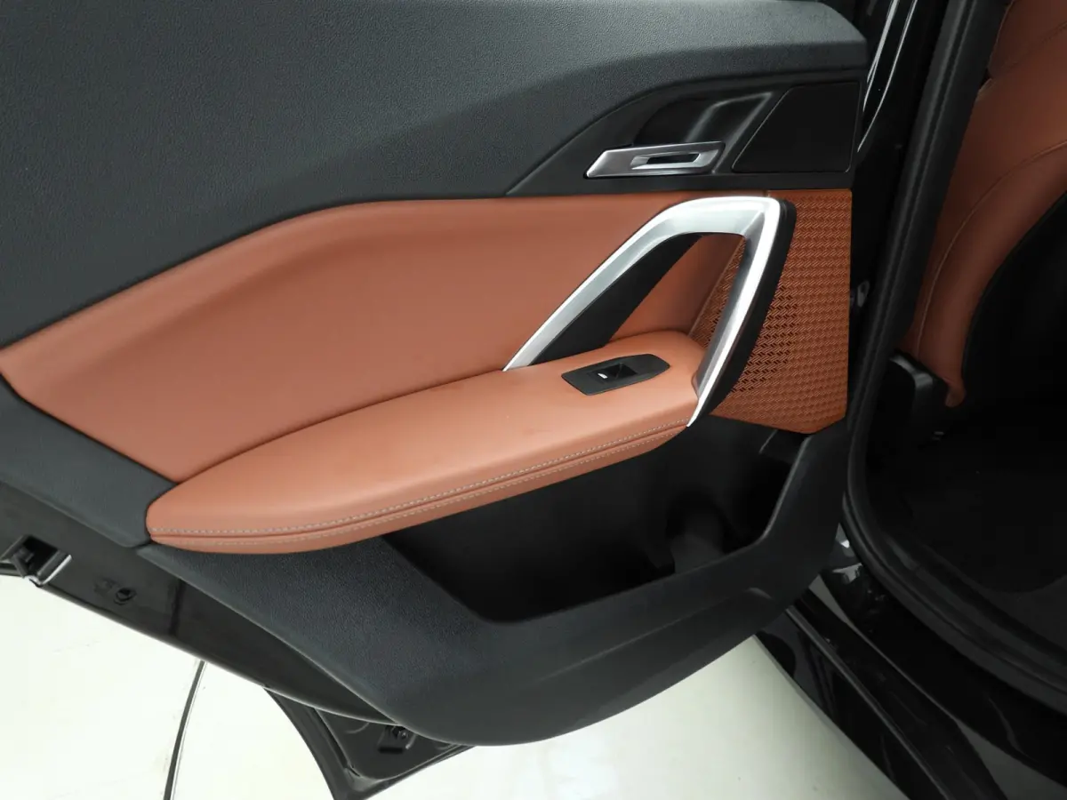 sDrive20i | M-Sportpakket | LED | Leder | Navigatie | Sportstoelen | Stoelverwarming | DAB | Alu 19 inch