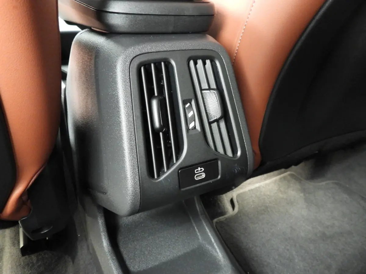 sDrive20i | M-Sportpakket | LED | Leder | Navigatie | Sportstoelen | Stoelverwarming | DAB | Alu 19 inch