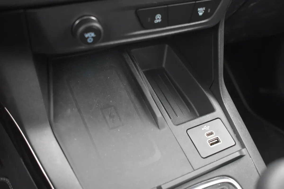1.0 EcoBoost Titanium | Demo | Climate Control | Cruise Control | Winterpakket | Comfort Pack | Achteruitrijcamera | Apple Carplay/Android Auto |