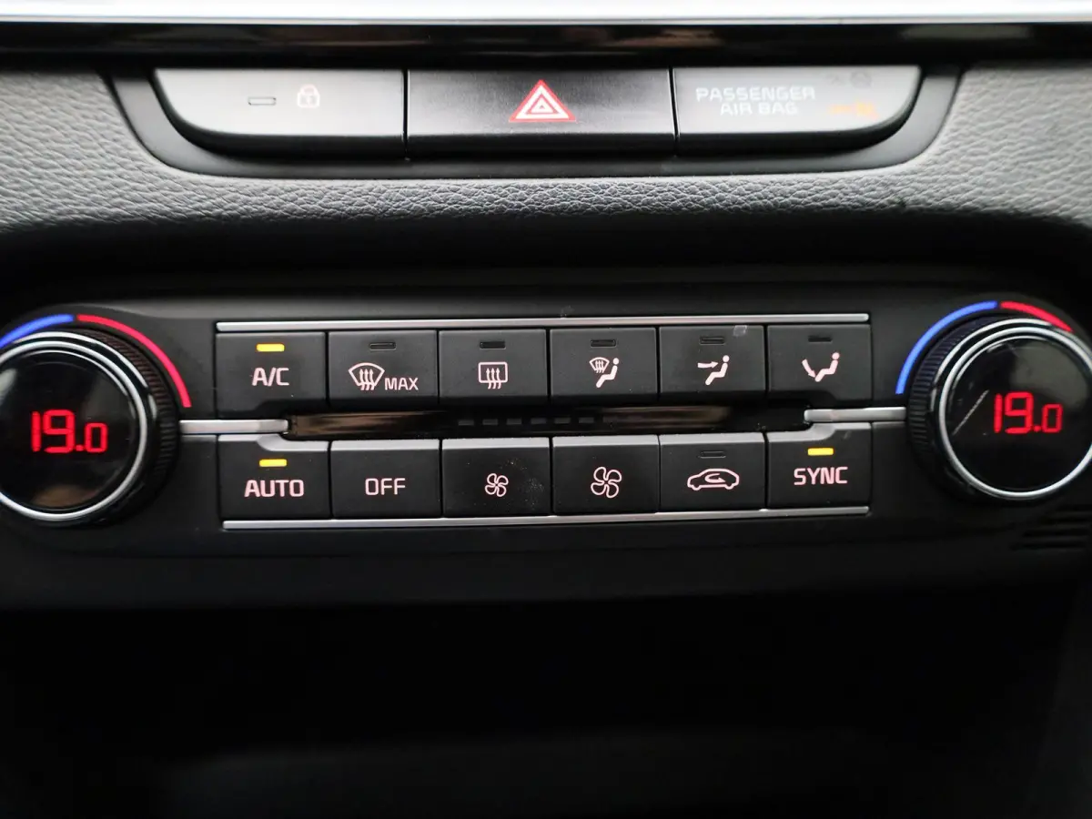 1.5 T-GDi MHEV GT-Line Edition AUTOMAAT | PANORAMADAK | NAVIGATIE | CAMERA