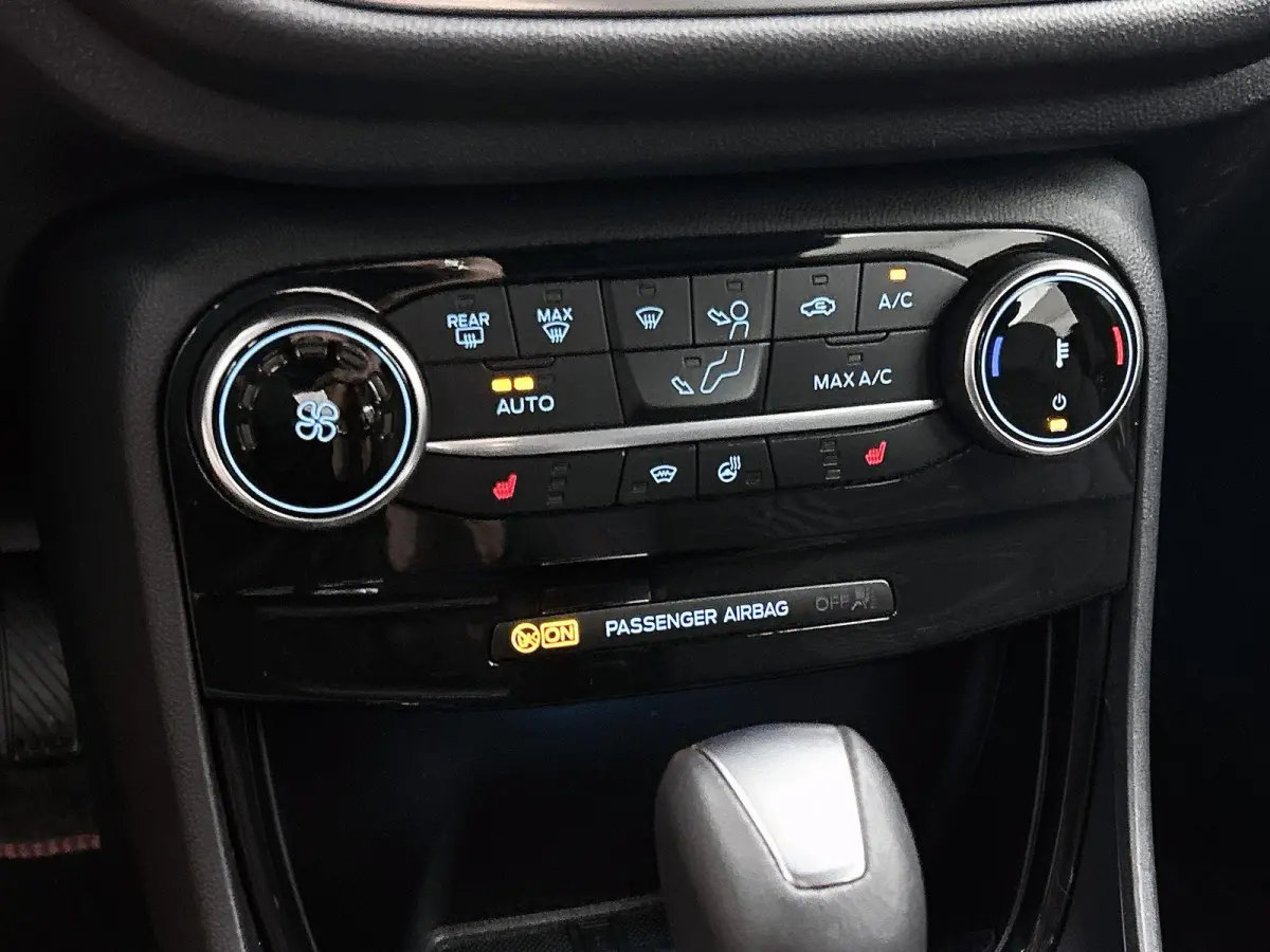 1.0 EcoBoost ST-Line X Aut. | B&O Soundsystem | Camera | Apple carplay | Winterpack | Adaptive Cruise | Bliss