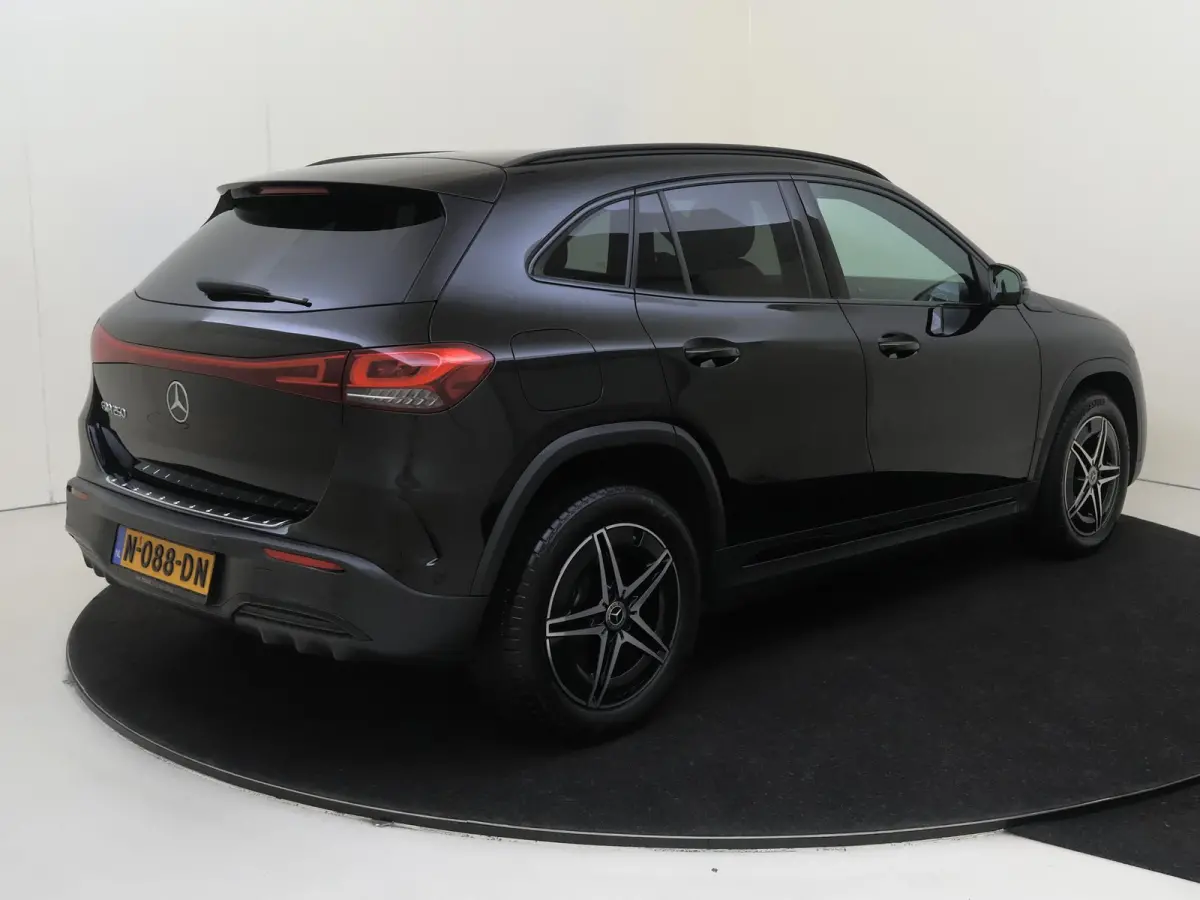 250 Business Solution AMG 67 kWh Parkeercamera / Sfeerverlichting / Stoelverwarming / Nightpakket /