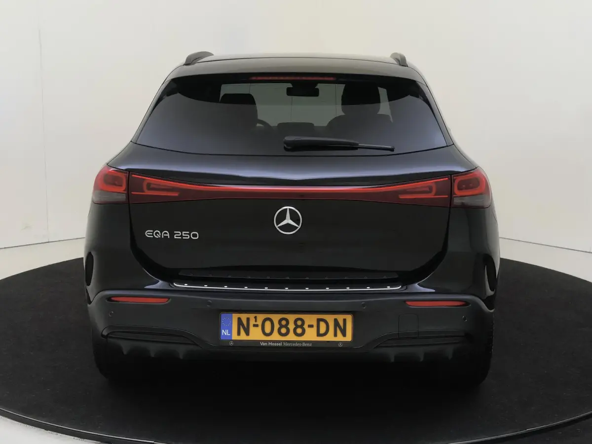 250 Business Solution AMG 67 kWh Parkeercamera / Sfeerverlichting / Stoelverwarming / Nightpakket /