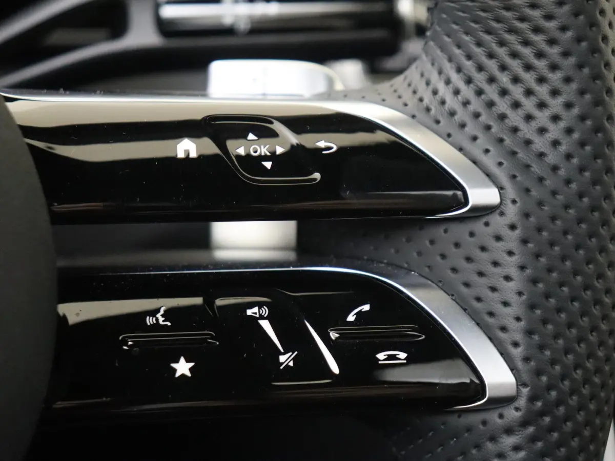 400e 4MATIC AMG Line Premium Plus /Panoramadak /HUD /360 Camera /20 Inch /Nightpakket /Elek Trekhaak