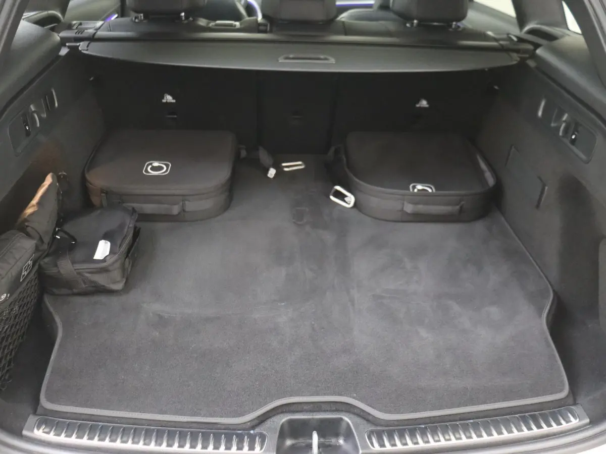 400e 4MATIC AMG Line Premium Plus /Panoramadak /HUD /360 Camera /20 Inch /Nightpakket /Elek Trekhaak