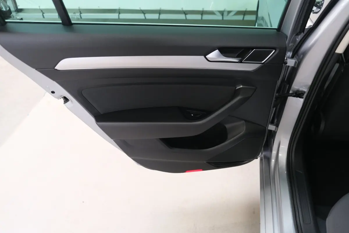 1.5 TSI Comfortline Business Automaat - N.A.P. Airco ,Cruise, Navi, PDC, Carplay, Virtual display.
