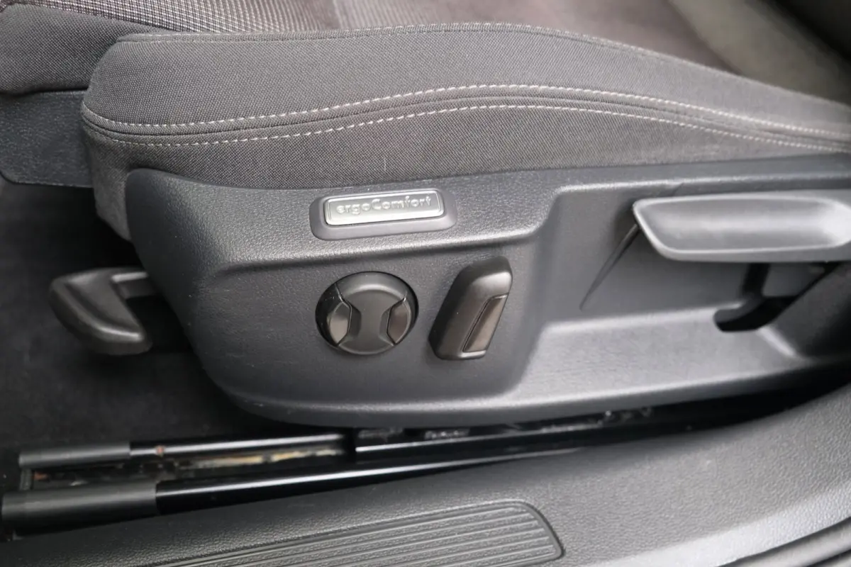 1.5 TSI Comfortline Business Automaat - N.A.P. Airco ,Cruise, Navi, PDC, Carplay, Virtual display.