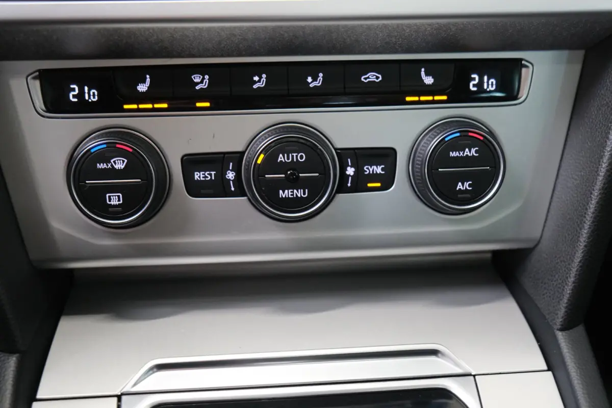 1.5 TSI Comfortline Business Automaat - N.A.P. Airco ,Cruise, Navi, PDC, Carplay, Virtual display.