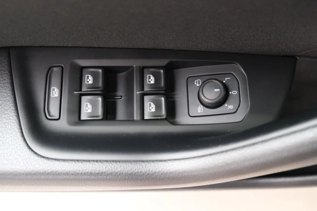 1.5 TSI Comfortline Business Automaat - N.A.P. Airco ,Cruise, Navi, PDC, Carplay, Virtual display.