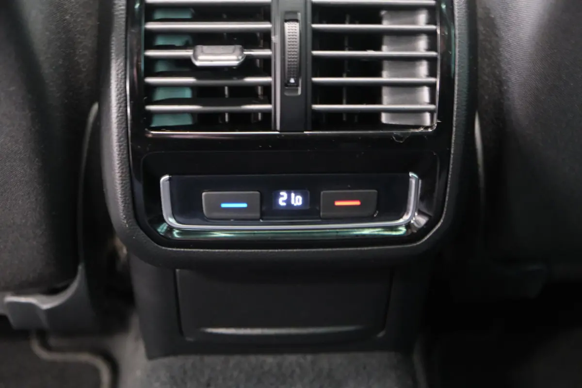1.5 TSI Comfortline Business Automaat - N.A.P. Airco ,Cruise, Navi, PDC, Carplay, Virtual display.