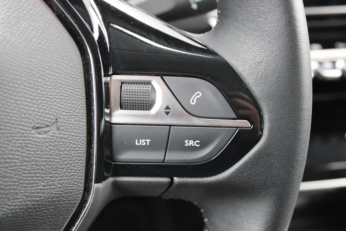 1.2 PureTech 100pk Allure Pack | Navigatie | Camera | Apple carplay | Bluetooth | NL auto | 1e Eigenaar | Parkeersensoren |