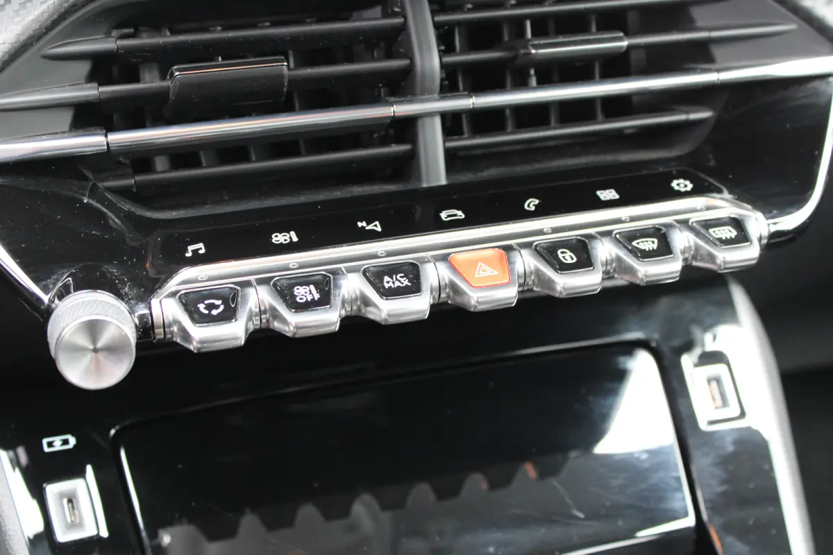 1.2 PureTech 100pk Allure Pack | Navigatie | Camera | Apple carplay | Bluetooth | NL auto | 1e Eigenaar | Parkeersensoren |