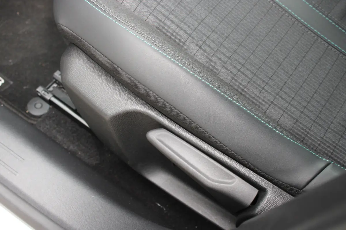1.2 PureTech 100pk Allure Pack | Navigatie | Camera | Apple carplay | Bluetooth | NL auto | 1e Eigenaar | Parkeersensoren |