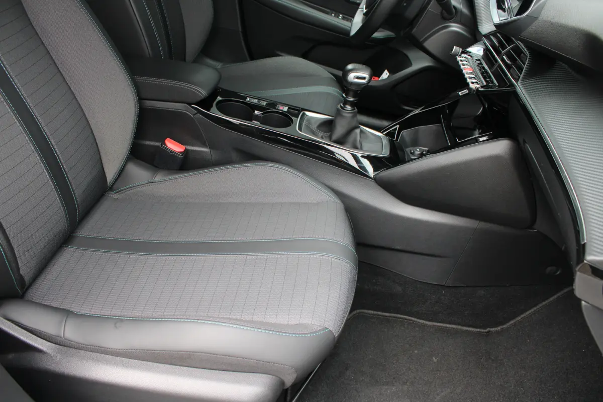 1.2 PureTech 100pk Allure Pack | Navigatie | Camera | Apple carplay | Bluetooth | NL auto | 1e Eigenaar | Parkeersensoren |
