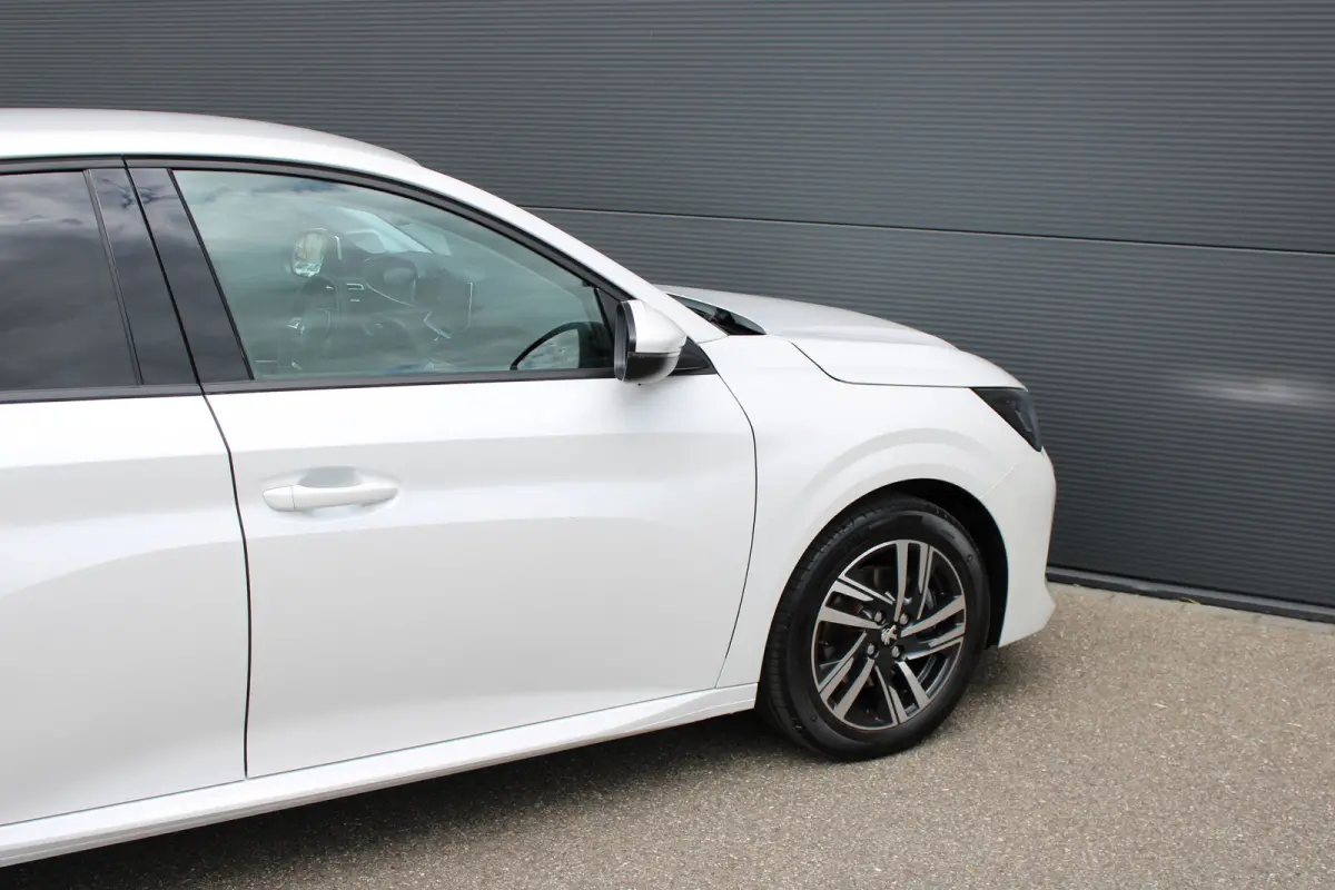 1.2 PureTech 100pk Allure Pack | Navigatie | Camera | Apple carplay | Bluetooth | NL auto | 1e Eigenaar | Parkeersensoren |