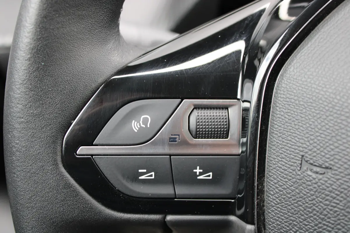 1.2 PureTech 100pk Allure Pack | Navigatie | Camera | Apple carplay | Bluetooth | NL auto | 1e Eigenaar | Parkeersensoren |