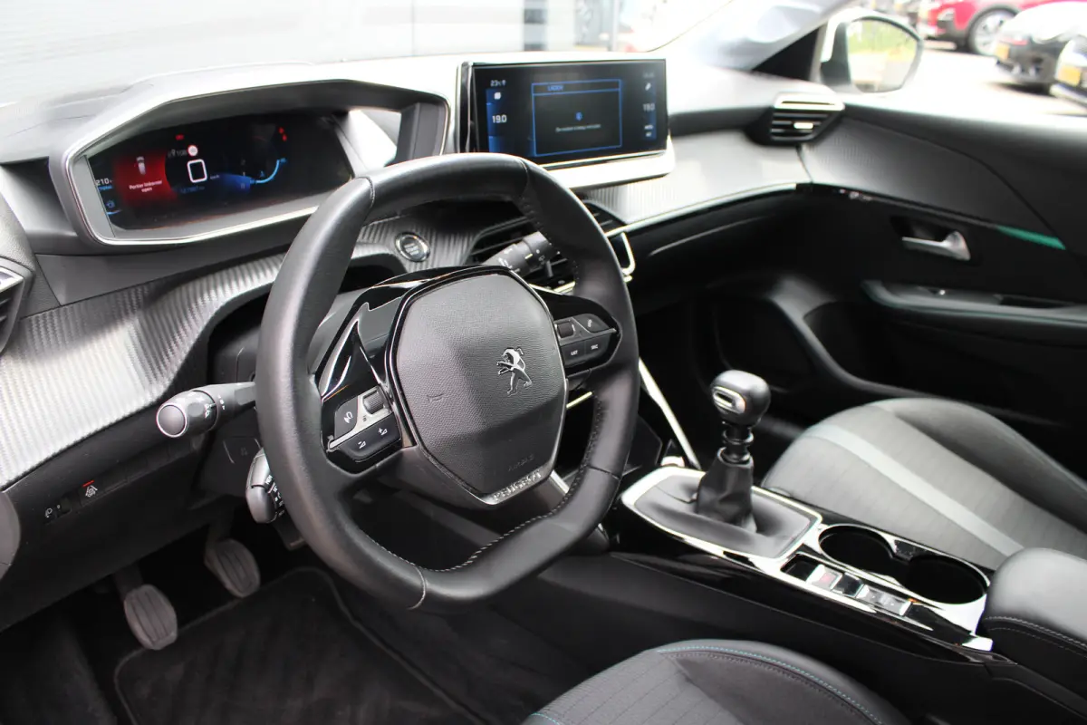 1.2 PureTech 100pk Allure Pack | Navigatie | Camera | Apple carplay | Bluetooth | NL auto | 1e Eigenaar | Parkeersensoren |