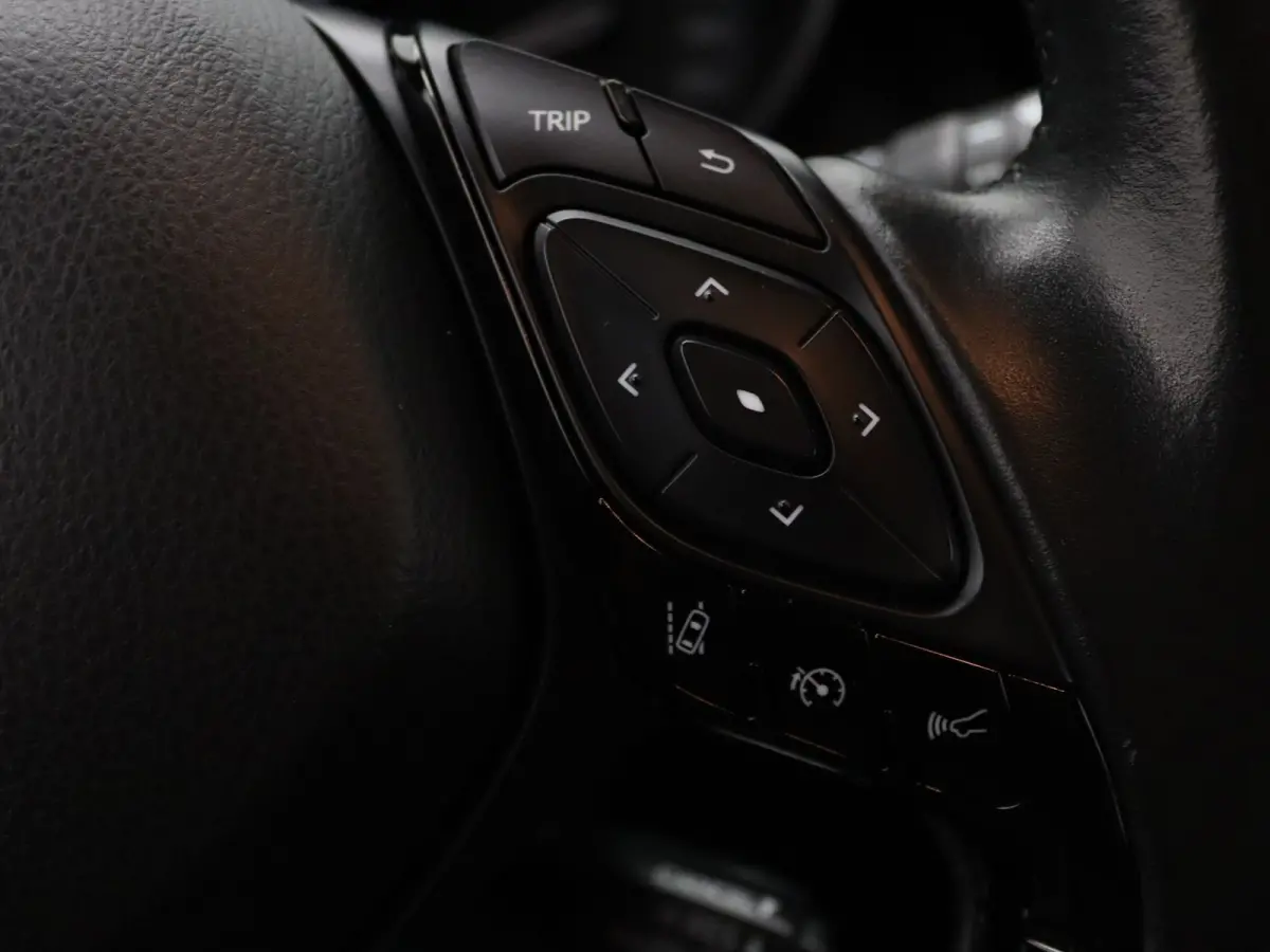 183pk Hybrid Style Apple Carplay/Android Auto | Climate
