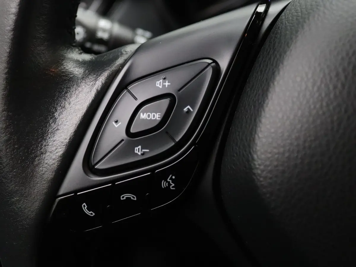 183pk Hybrid Style Apple Carplay/Android Auto | Climate