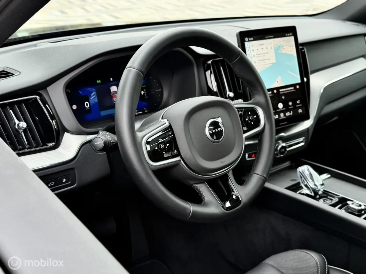 2.0 T8 Plug-in hybrid AWD Ultra Black Edition VOL