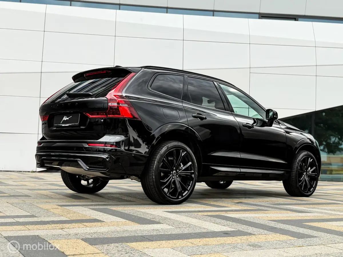 2.0 T8 Plug-in hybrid AWD Ultra Black Edition VOL
