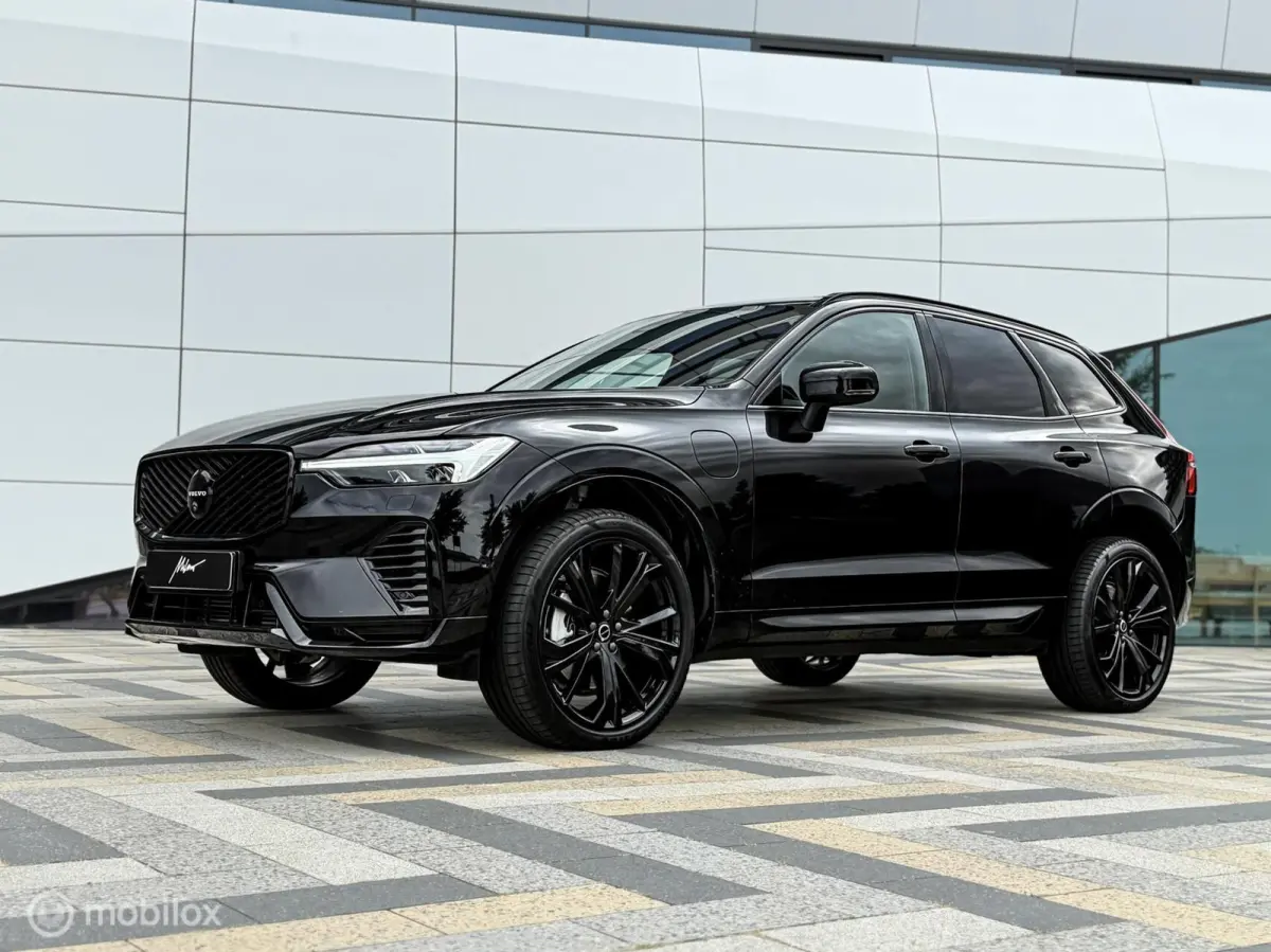 2.0 T8 Plug-in hybrid AWD Ultra Black Edition VOL
