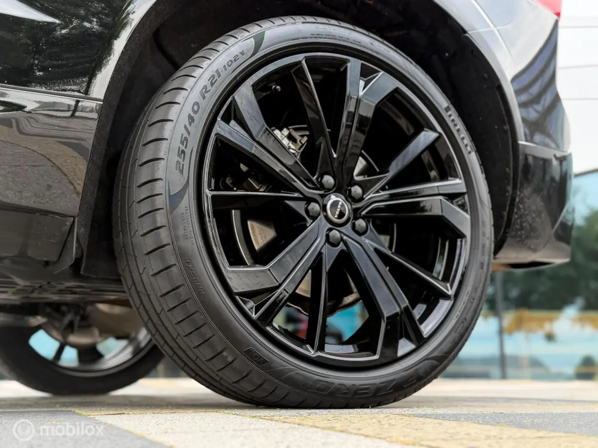 2.0 T8 Plug-in hybrid AWD Ultra Black Edition VOL