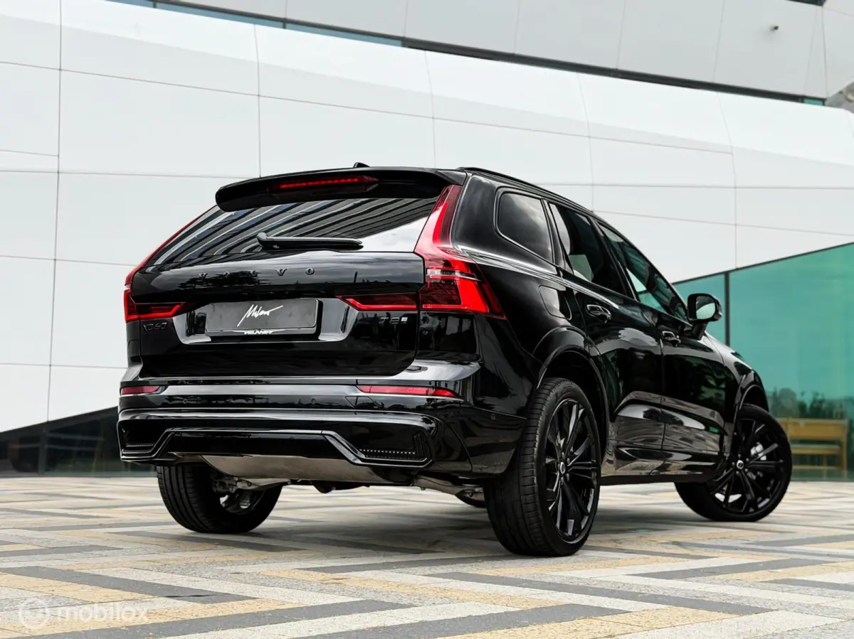 2.0 T8 Plug-in hybrid AWD Ultra Black Edition VOL