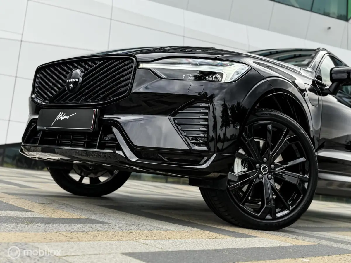 2.0 T8 Plug-in hybrid AWD Ultra Black Edition VOL