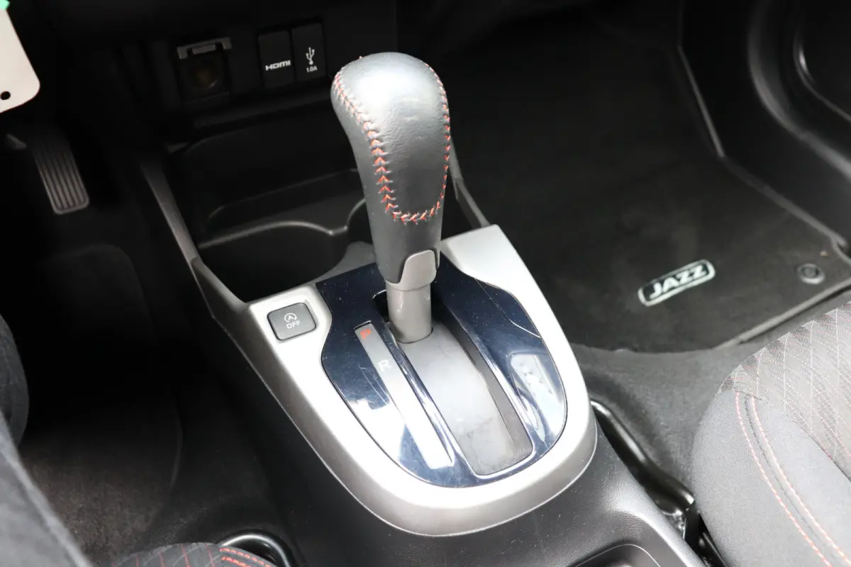 1.5 i-VTEC Dynamic Automaat. Luxe uitvoering, lage km stand!