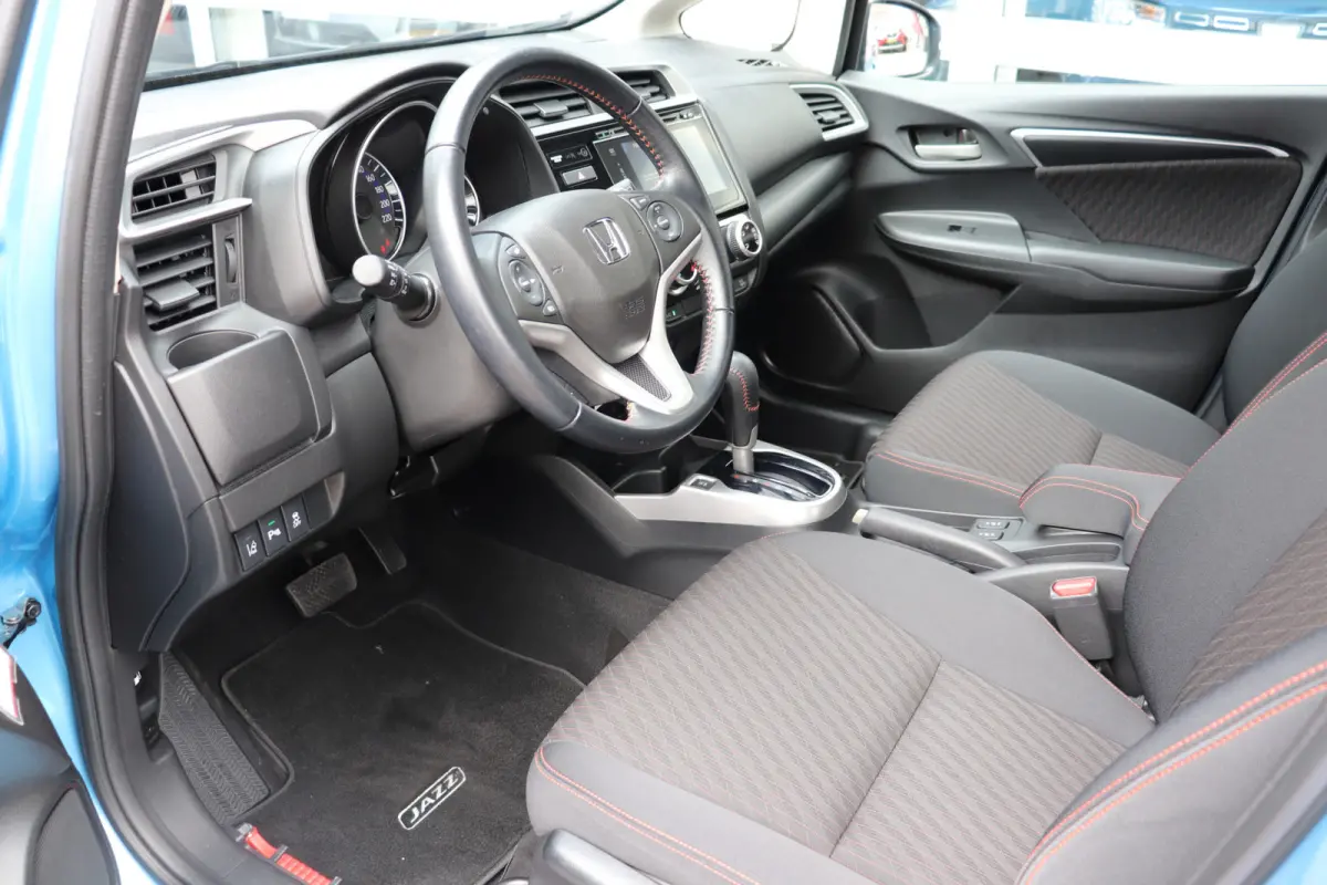 1.5 i-VTEC Dynamic Automaat. Luxe uitvoering, lage km stand!