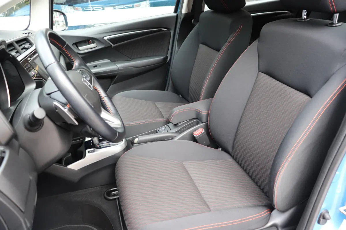1.5 i-VTEC Dynamic Automaat. Luxe uitvoering, lage km stand!