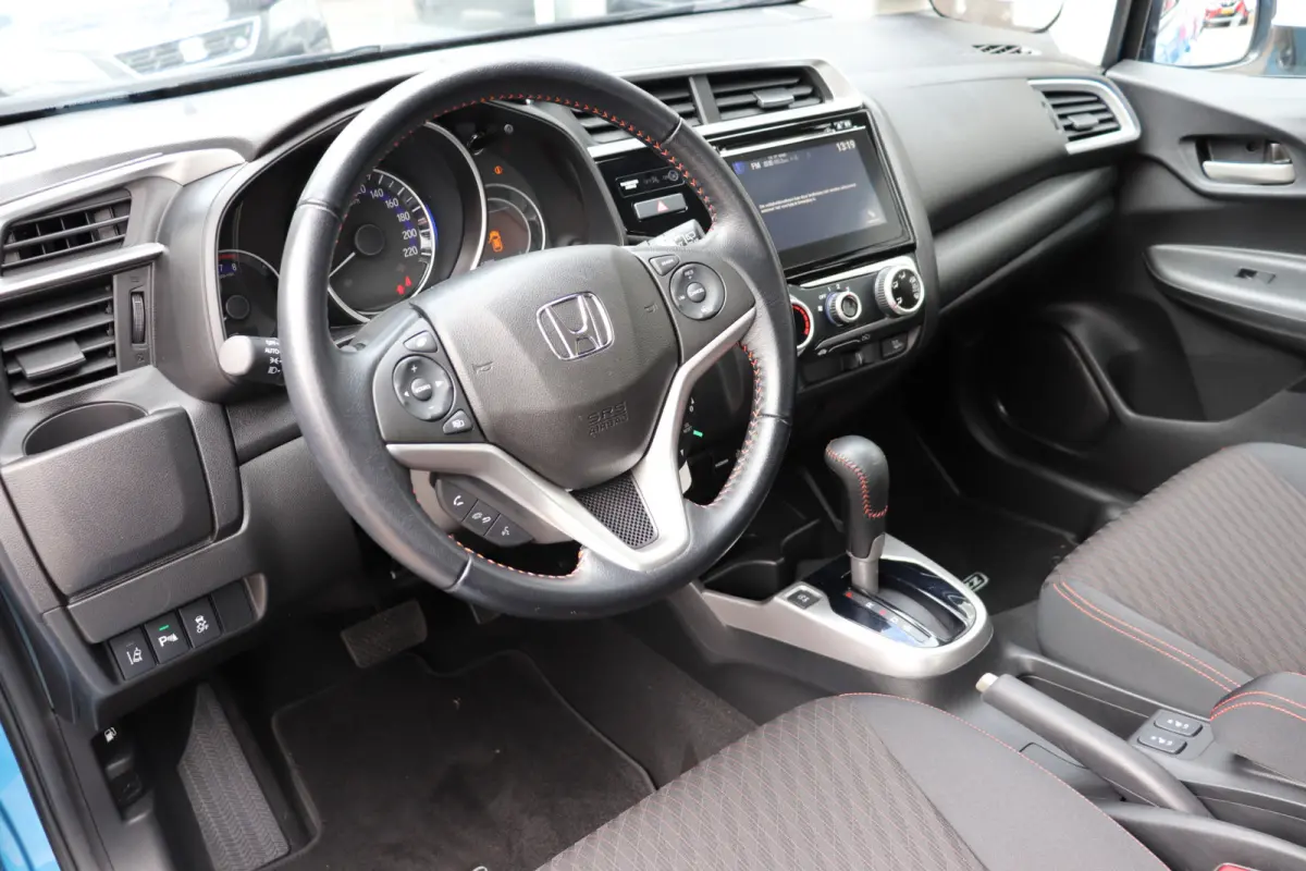 1.5 i-VTEC Dynamic Automaat. Luxe uitvoering, lage km stand!