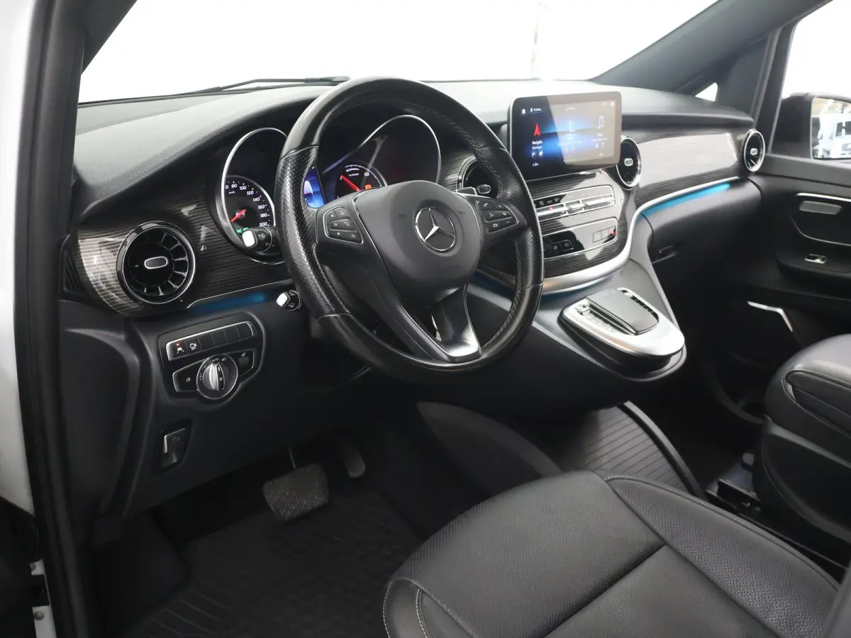 300 L2 90kWh | 8-Zits | Stoelverwarming/koeling | Distronic Plus | Navigatie | Parkeercamera | Lederen bekleding | Certified