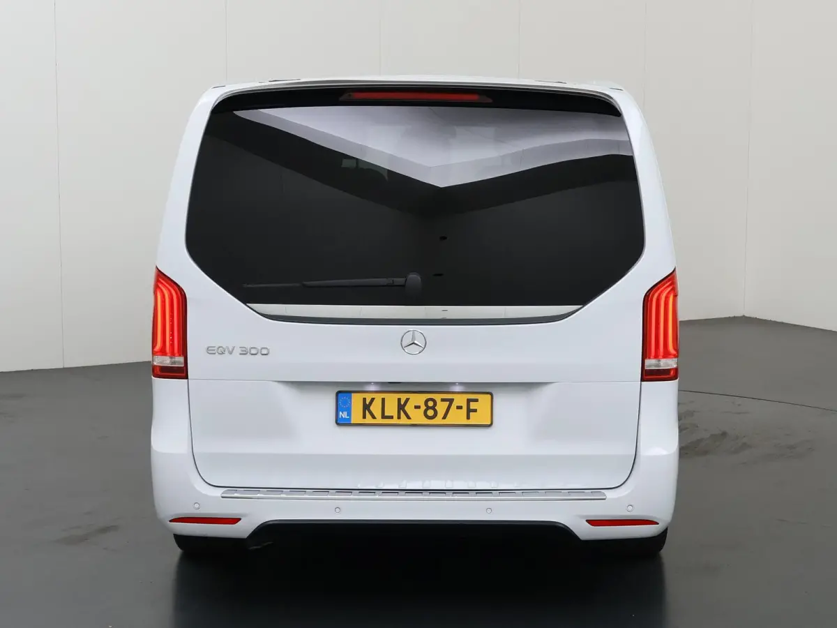 300 L2 90kWh | 8-Zits | Stoelverwarming/koeling | Distronic Plus | Navigatie | Parkeercamera | Lederen bekleding | Certified