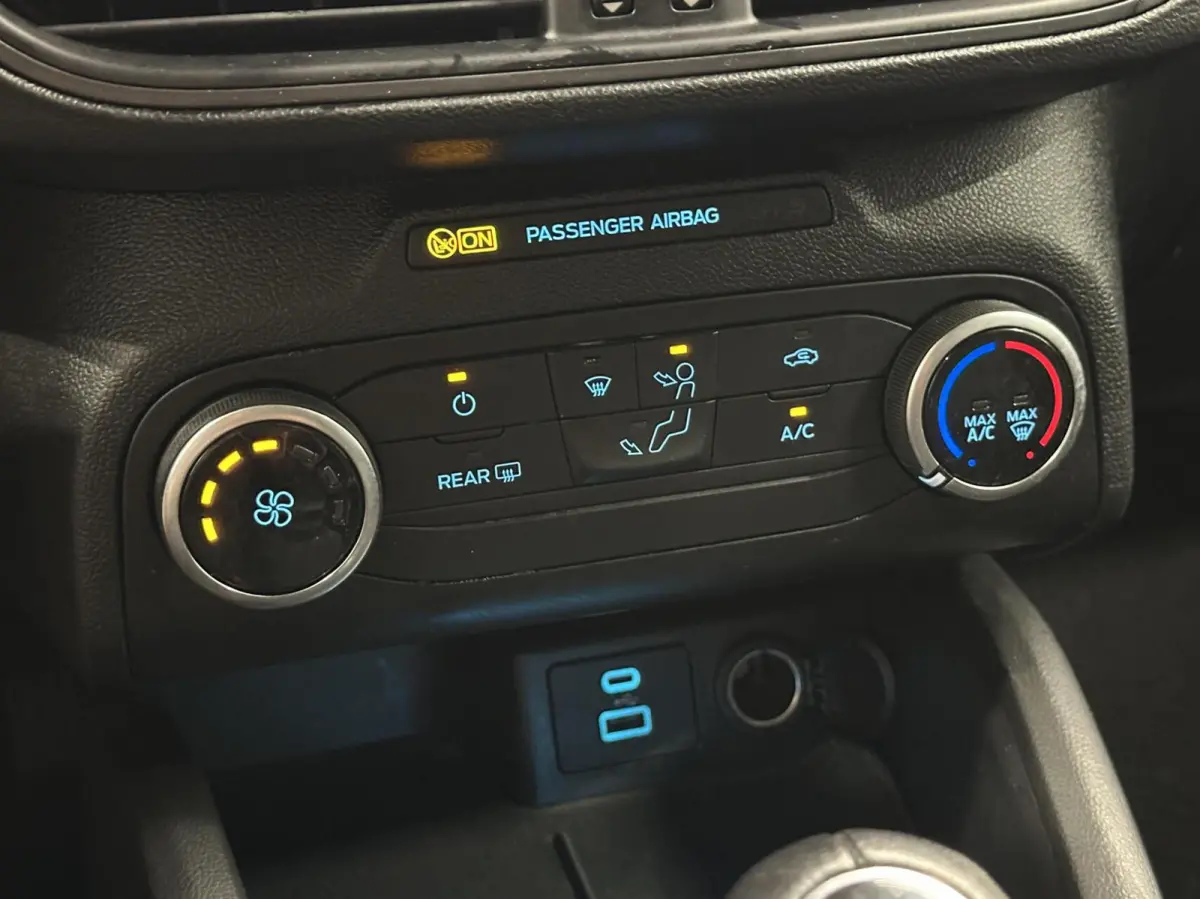 1.0 EcoBoost Hybrid Connected CRUISE PDC