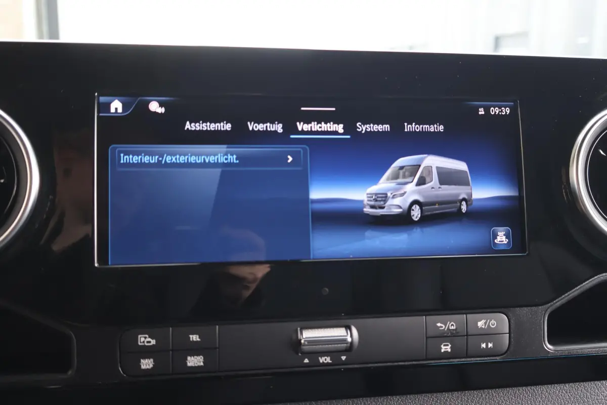 319 CDI | AUT. | L4 H2 | PRO | DISTRONIC PLUS | APPLE CARPLAY/ANDROID AUTO | TREKHAAK | LM VELGEN | 3-ZITS | STOELVERWARMING | CERTIFIED