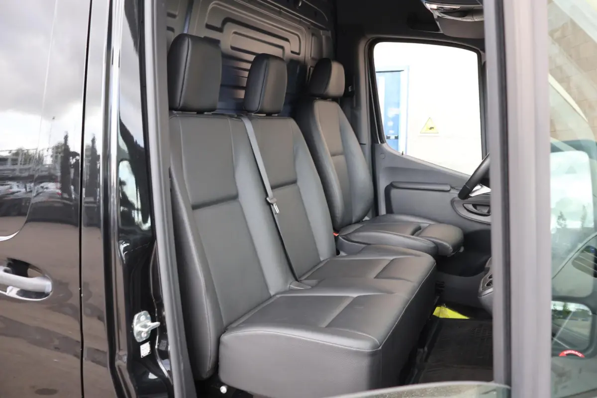 319 CDI | AUT. | L4 H2 | PRO | DISTRONIC PLUS | APPLE CARPLAY/ANDROID AUTO | TREKHAAK | LM VELGEN | 3-ZITS | STOELVERWARMING | CERTIFIED