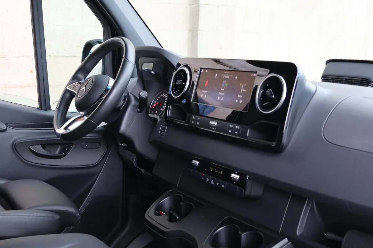 319 CDI | AUT. | L4 H2 | PRO | DISTRONIC PLUS | APPLE CARPLAY/ANDROID AUTO | TREKHAAK | LM VELGEN | 3-ZITS | STOELVERWARMING | CERTIFIED