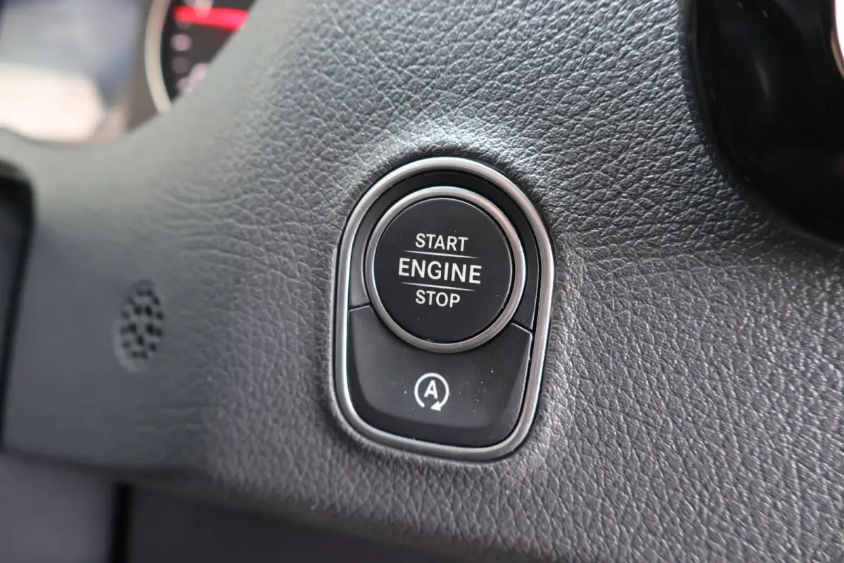 319 CDI | AUT. | L4 H2 | PRO | DISTRONIC PLUS | APPLE CARPLAY/ANDROID AUTO | TREKHAAK | LM VELGEN | 3-ZITS | STOELVERWARMING | CERTIFIED