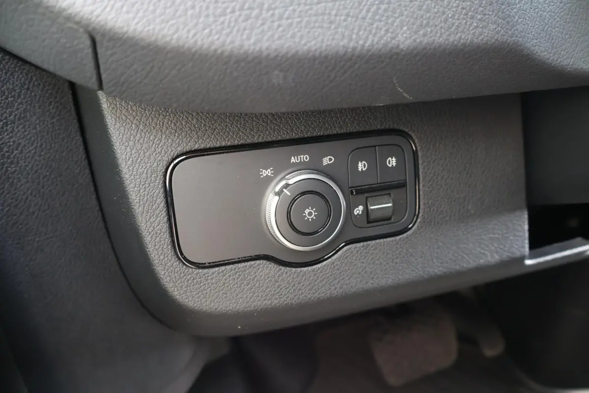 319 CDI | AUT. | L4 H2 | PRO | DISTRONIC PLUS | APPLE CARPLAY/ANDROID AUTO | TREKHAAK | LM VELGEN | 3-ZITS | STOELVERWARMING | CERTIFIED