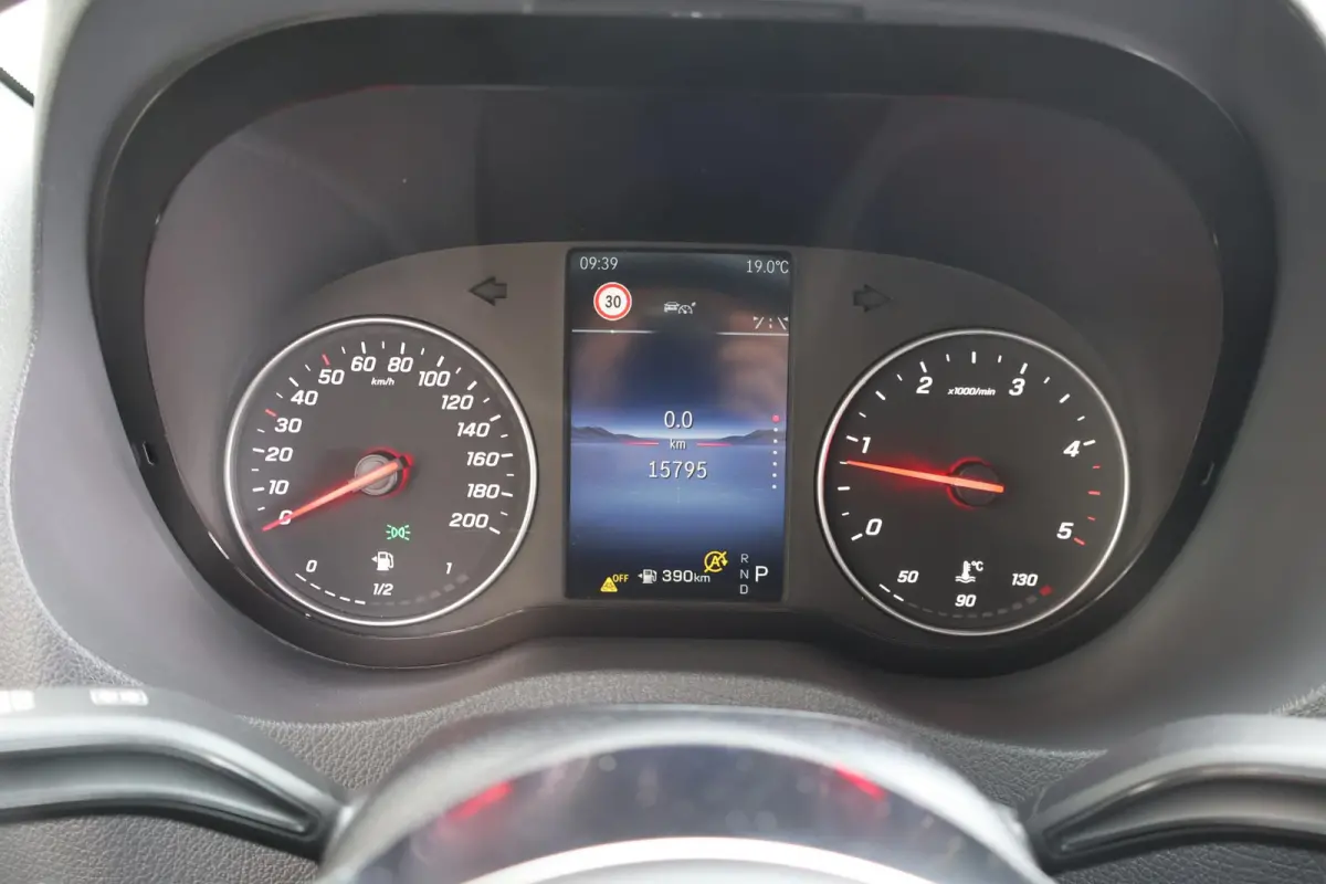 319 CDI | AUT. | L4 H2 | PRO | DISTRONIC PLUS | APPLE CARPLAY/ANDROID AUTO | TREKHAAK | LM VELGEN | 3-ZITS | STOELVERWARMING | CERTIFIED