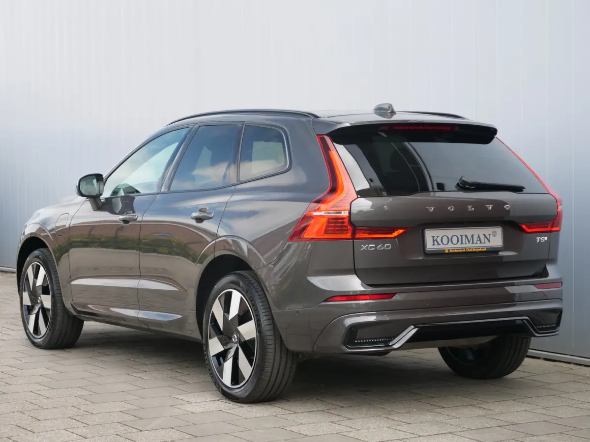 2.0 T8 Plug-in hybrid AWD Plus Dark 455 Pk Automaat Navi / DAB / Leer / Camera / 20 inch / Pano-dak