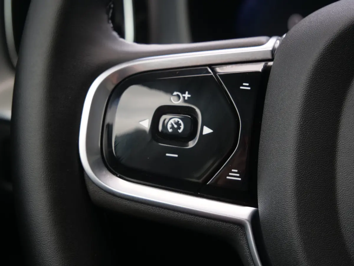 2.0 T8 Plug-in hybrid AWD Plus Dark 455 Pk Automaat Navi / DAB / Leer / Camera / 20 inch / Pano-dak
