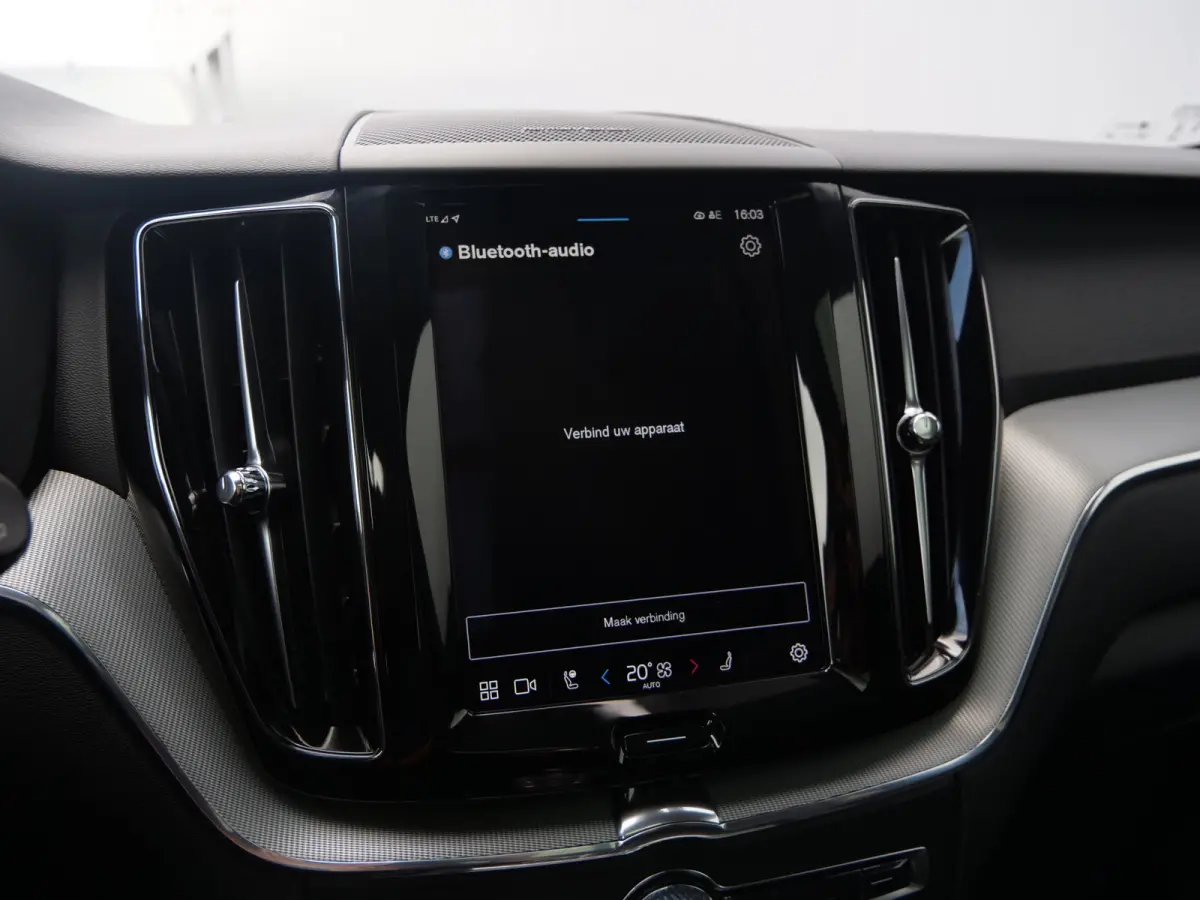 2.0 T8 Plug-in hybrid AWD Plus Dark 455 Pk Automaat Navi / DAB / Leer / Camera / 20 inch / Pano-dak
