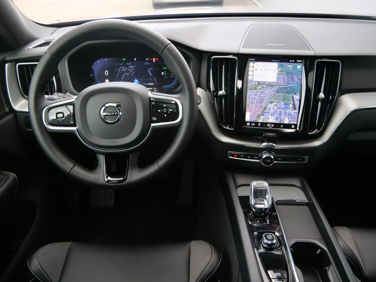 2.0 T8 Plug-in hybrid AWD Plus Dark 455 Pk Automaat Navi / DAB / Leer / Camera / 20 inch / Pano-dak